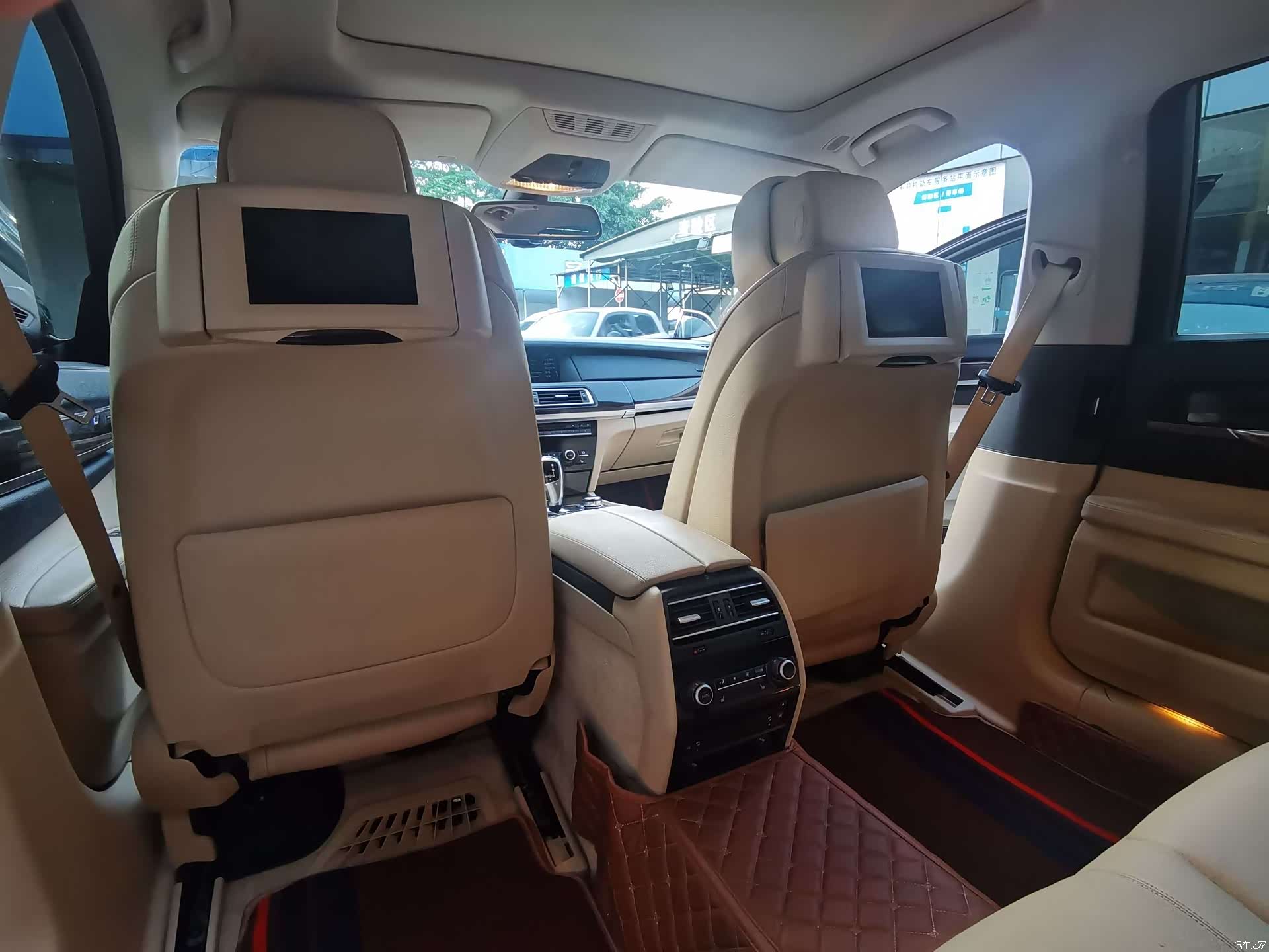 BMW 7 Series, 2011 16