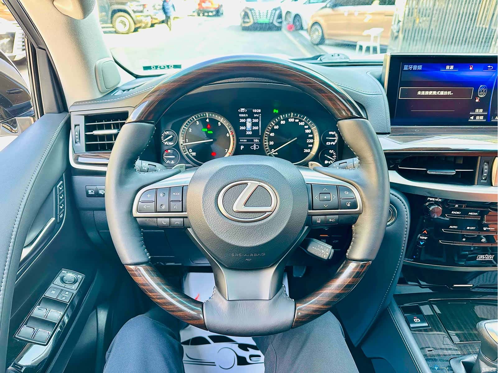 Lexus LX, 2019 9