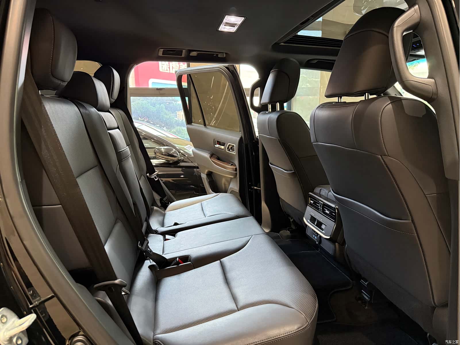 Toyota Land Cruiser, 2024 14