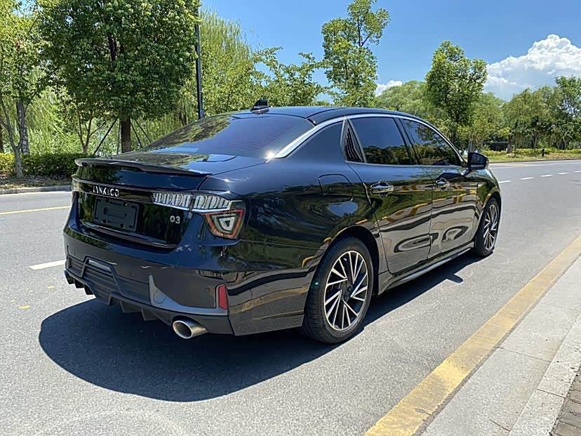 Lynk & Co 03