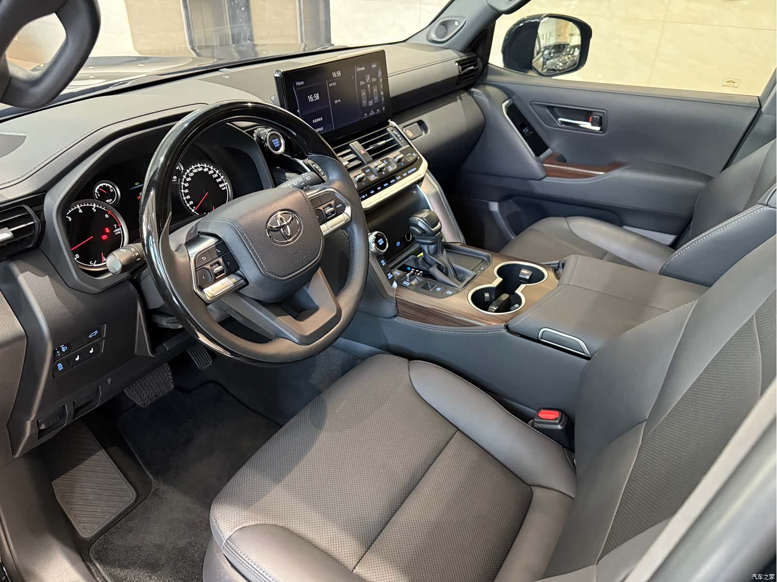 Toyota Land Cruiser, 2024 все фото