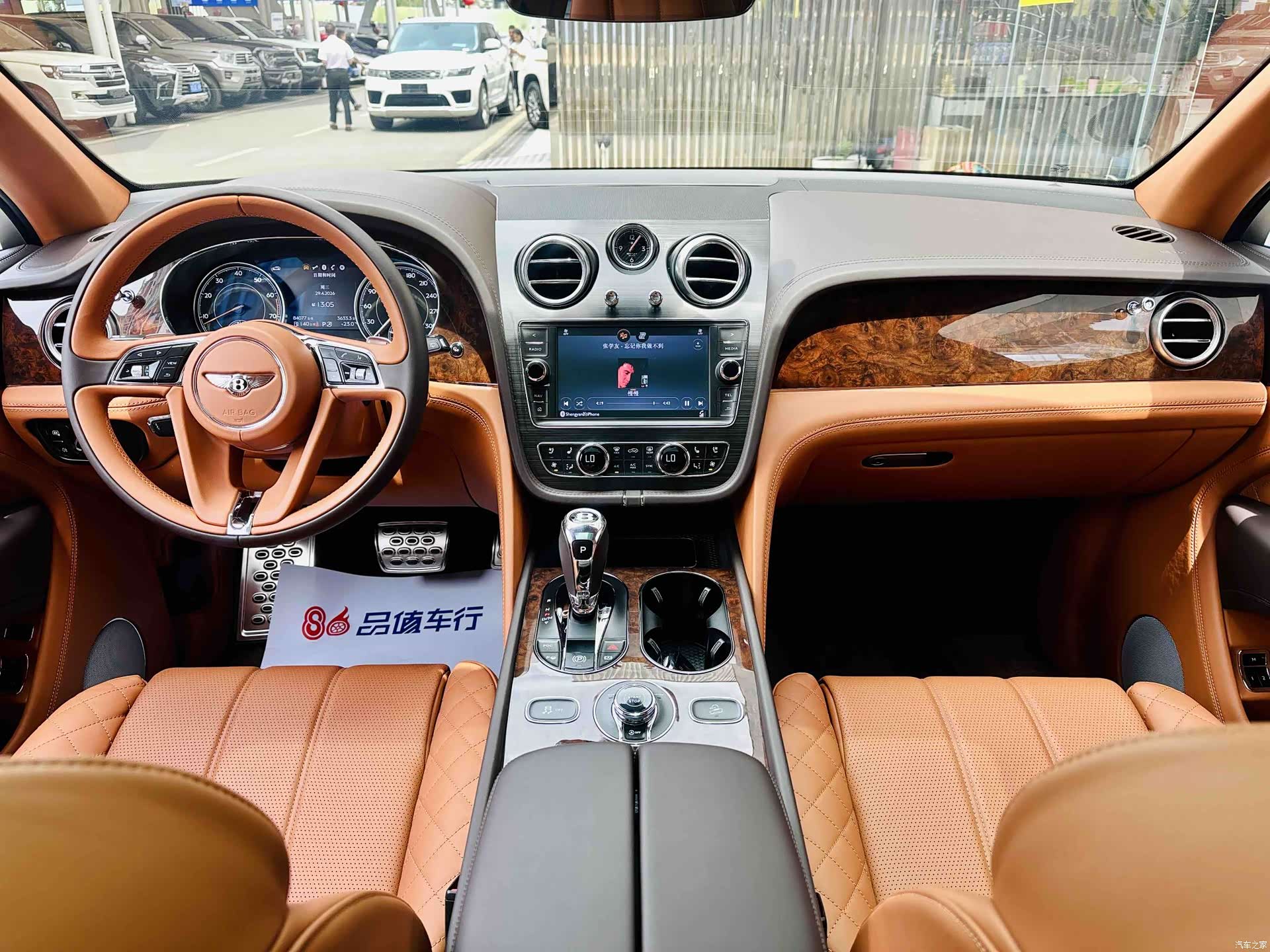 Bentley Bentayga, 2018 8