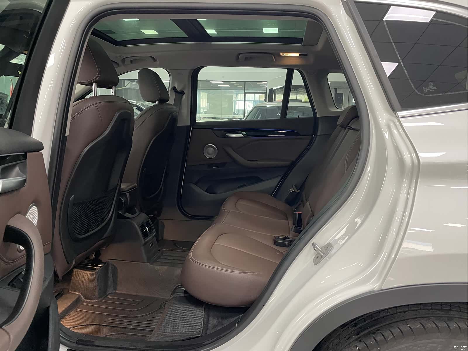 BMW X1, 2022 все фото
