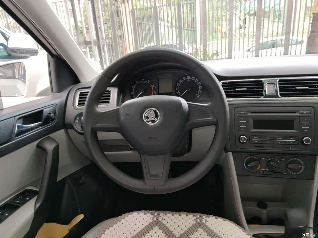 Skoda Rapid, 2017 3