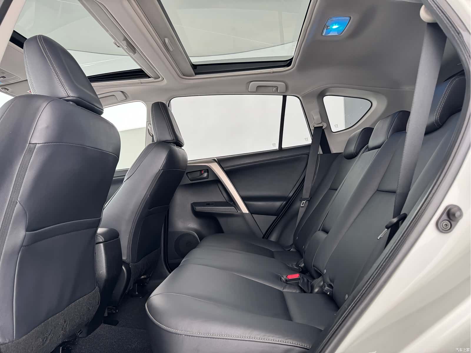Toyota RAV4, 2015 10