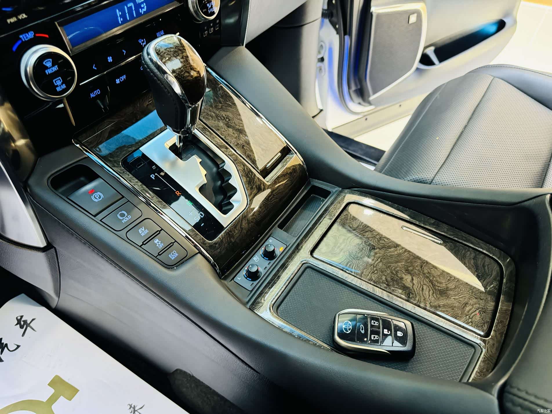 Toyota Alphard, 2021 все фото