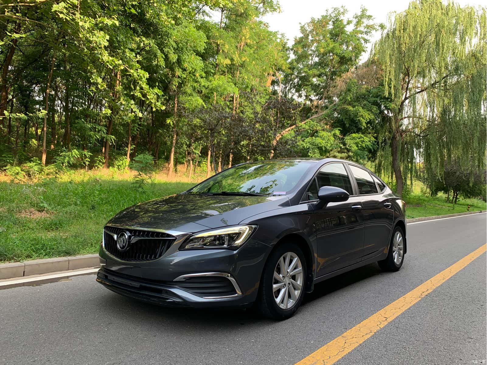 Buick Verano, 2017 1