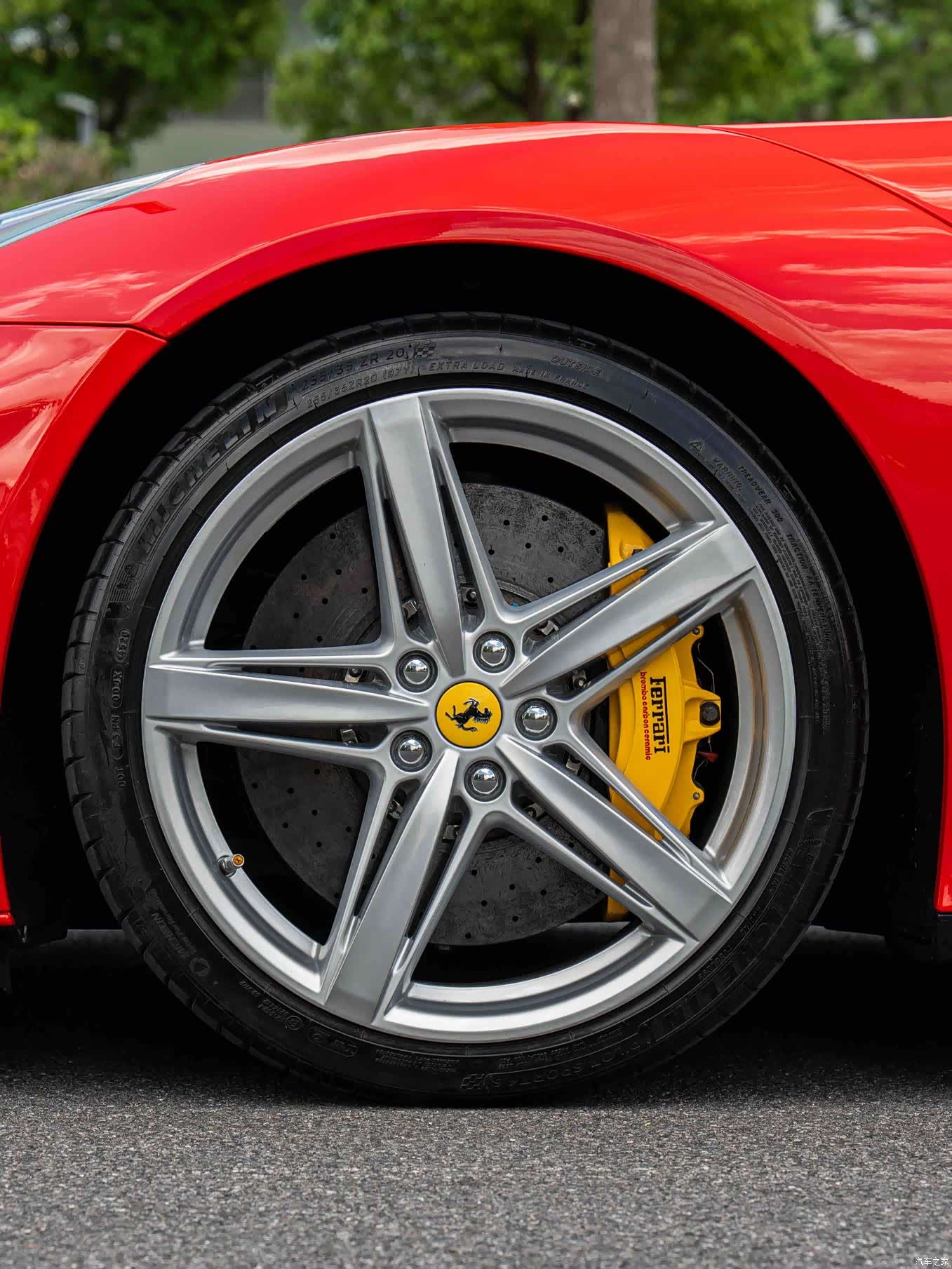 Ferrari F12ber, 2013 4