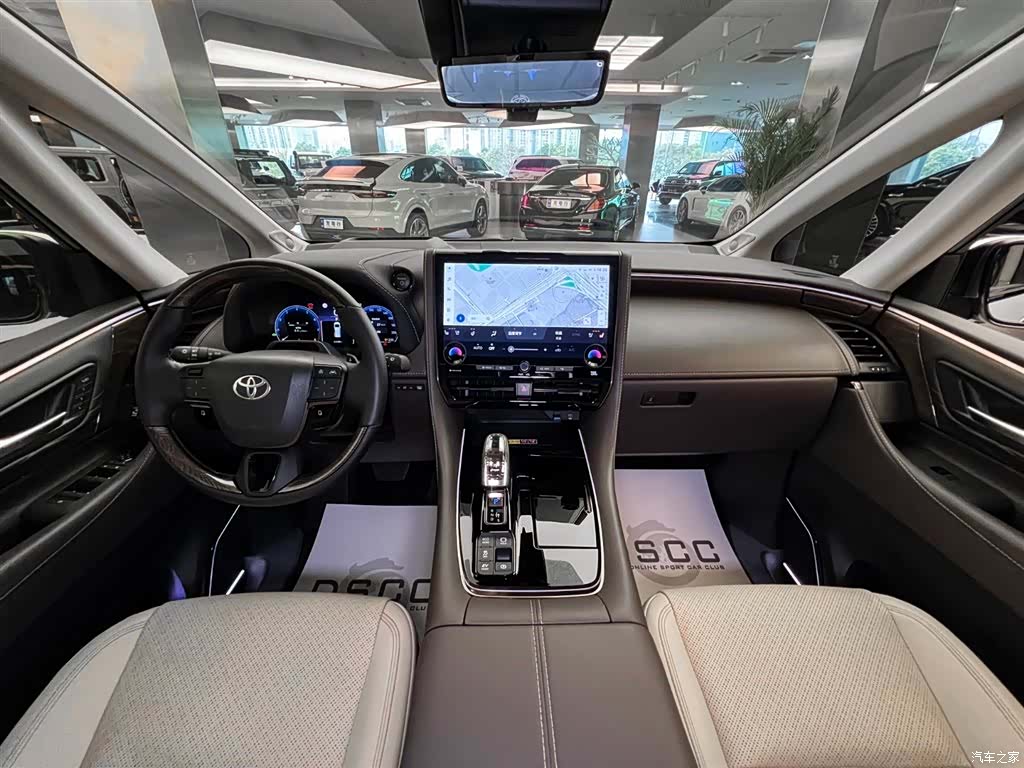 Toyota Alphard, 2025 9