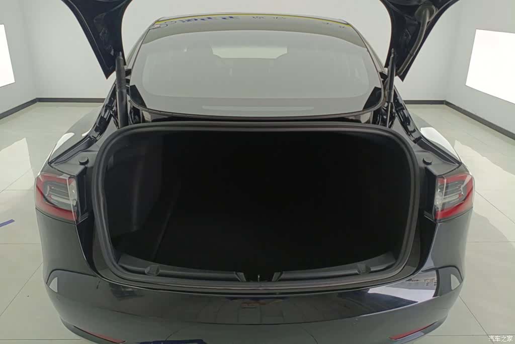 Tesla Model 3, 2022 4