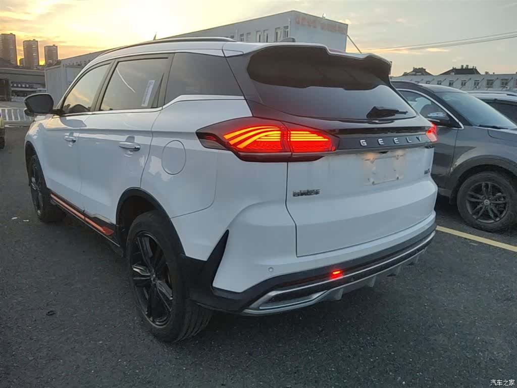 Geely Boyue, 2022 все фото