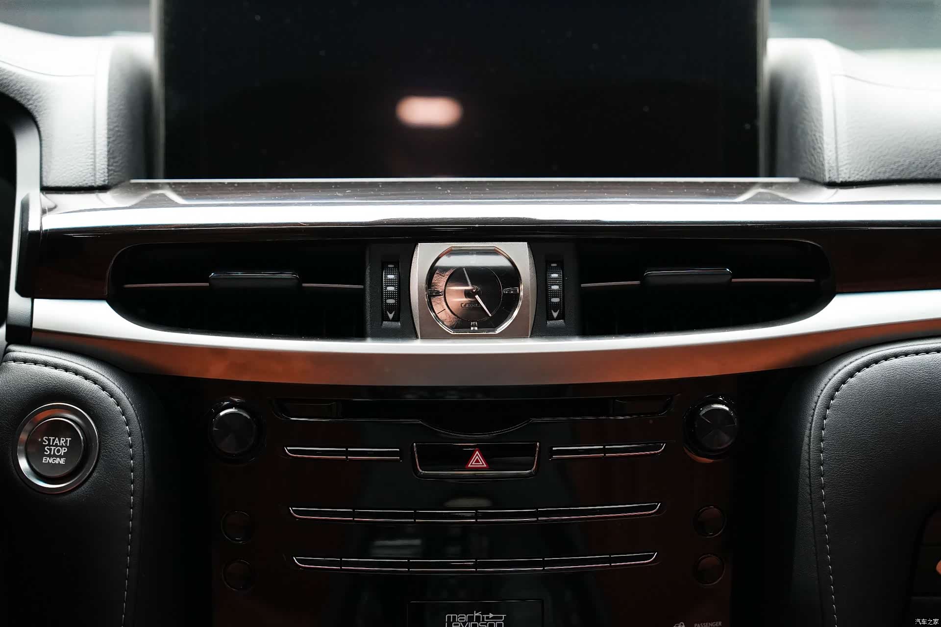 Lexus LX, 2020 19