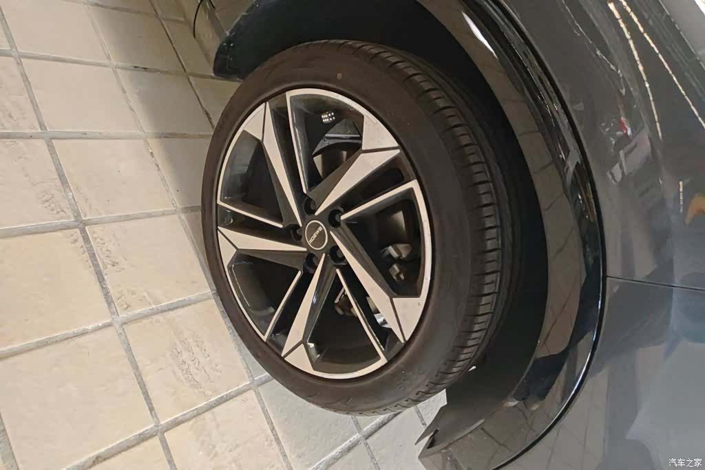 Roewe RX5, 2022 6