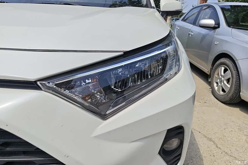 Toyota RAV4, 2020 все фото