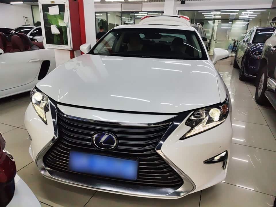 Lexus ES