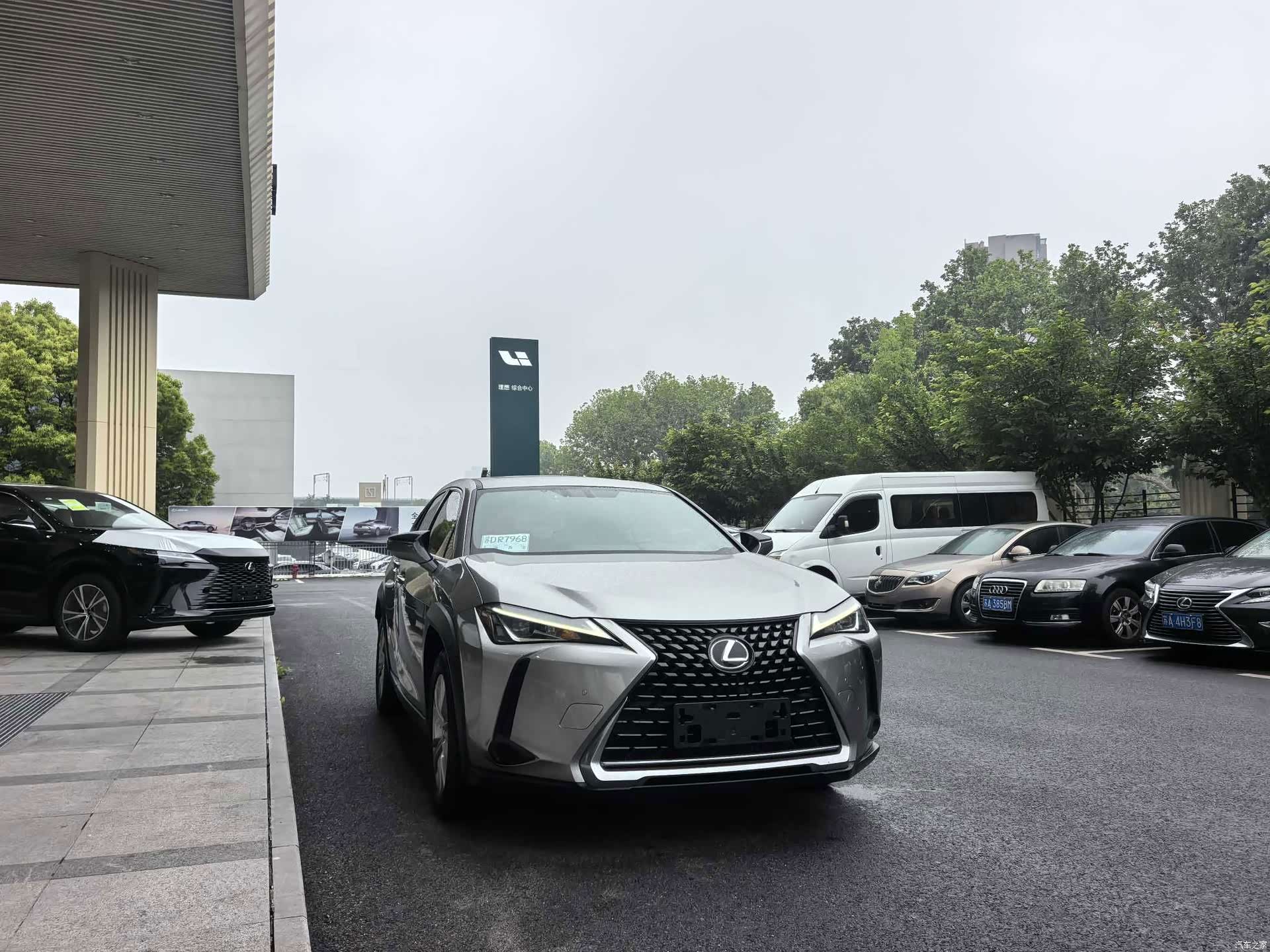Lexus UX, 2021 4