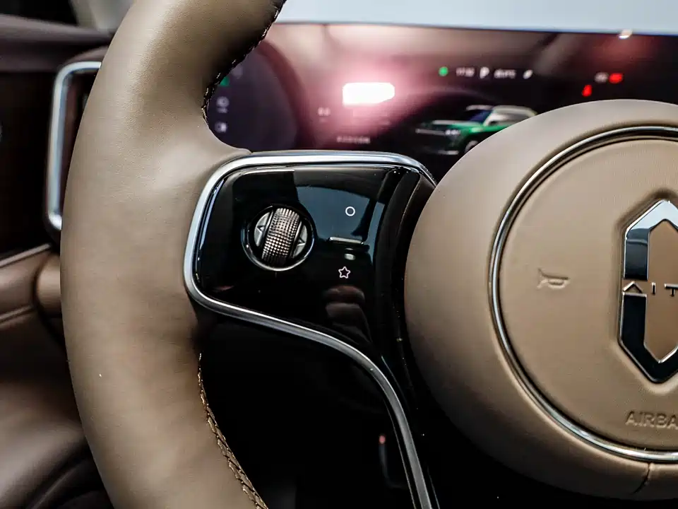 AITO Ask the world M9