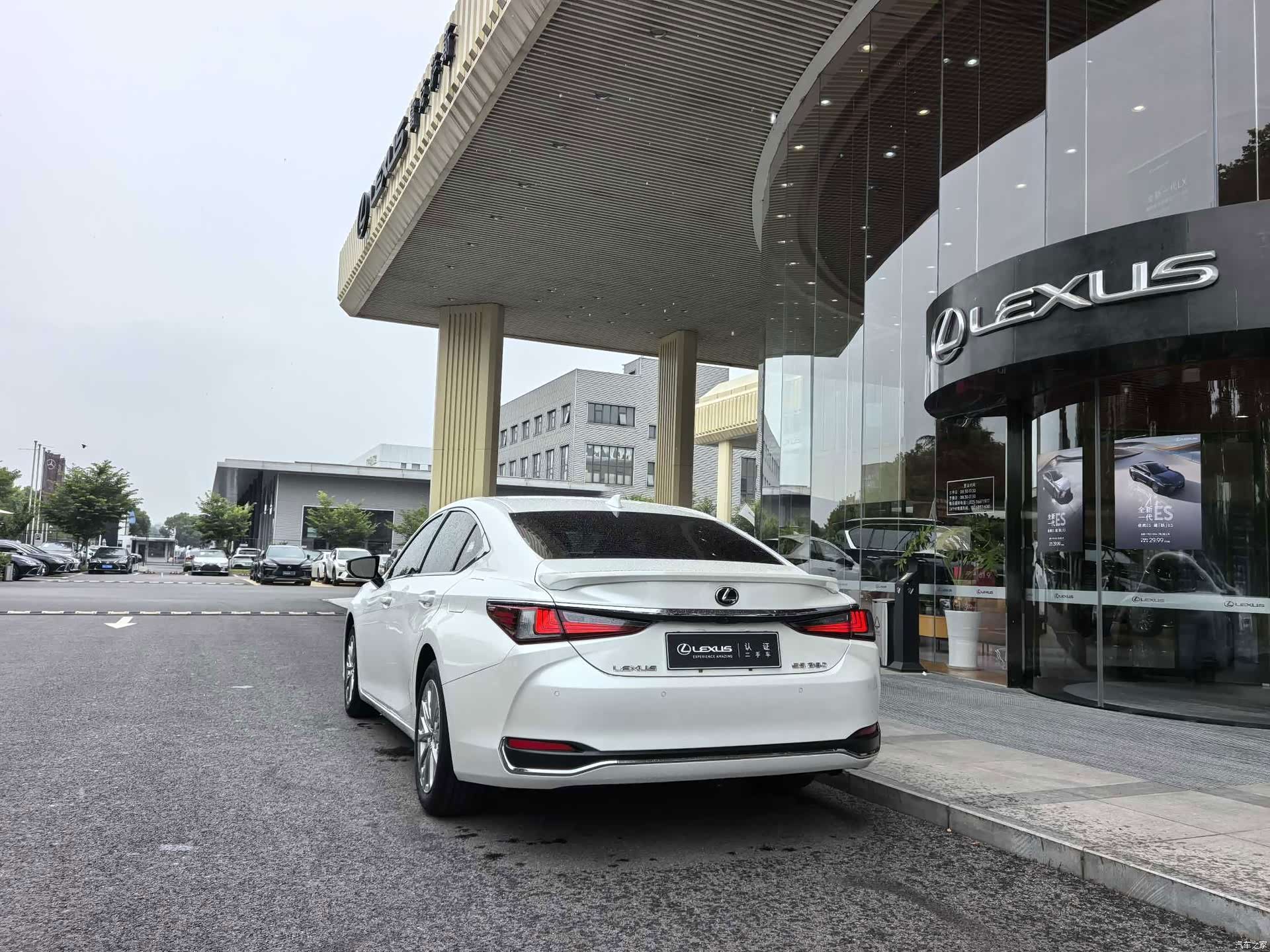 Lexus ES, 2022 15