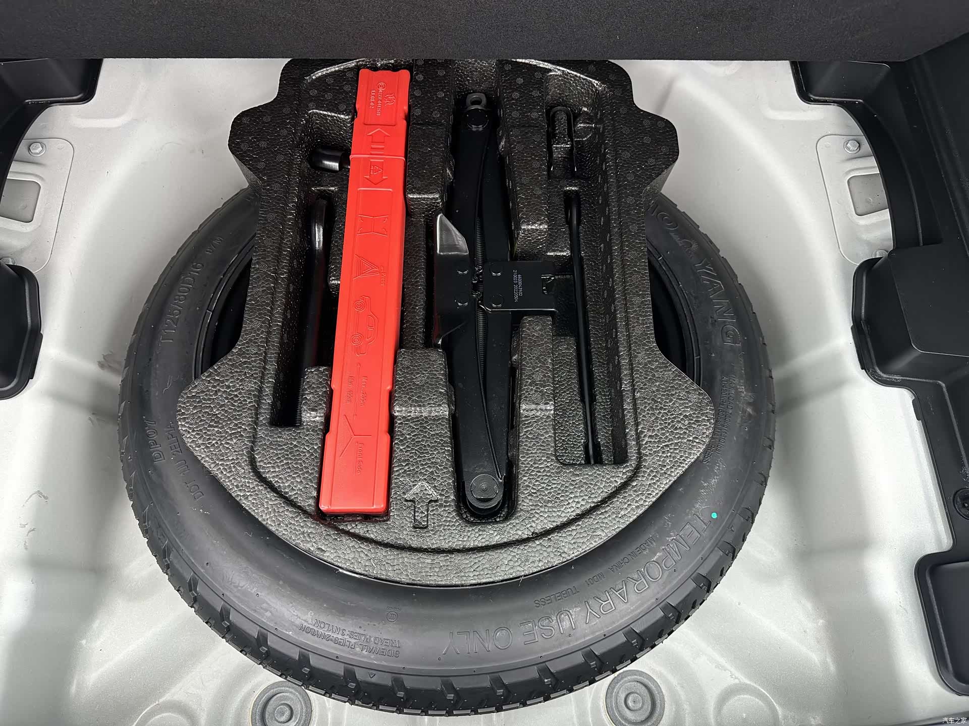 Geely Coolray, 2022 18