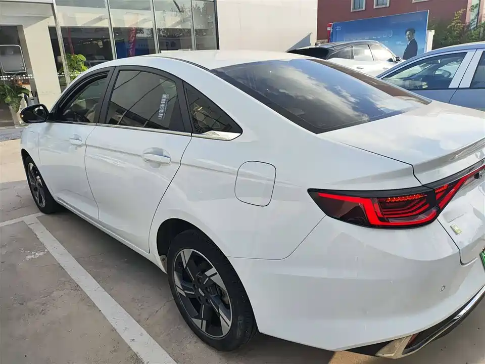 Geely Emgrand L HiP