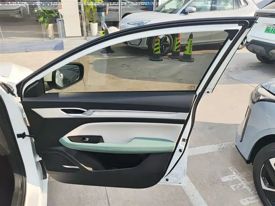 Geely Emgrand L HiP