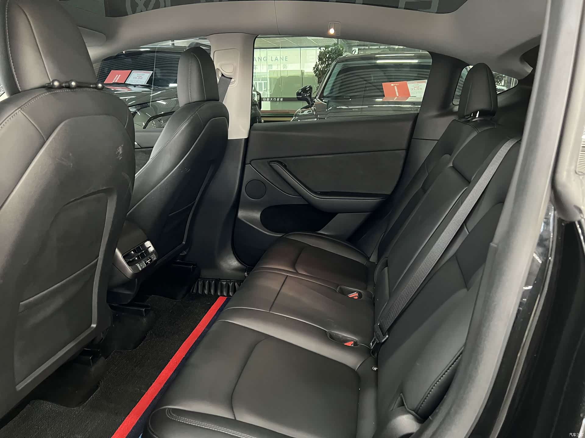 Tesla Model Y, 2021 все фото