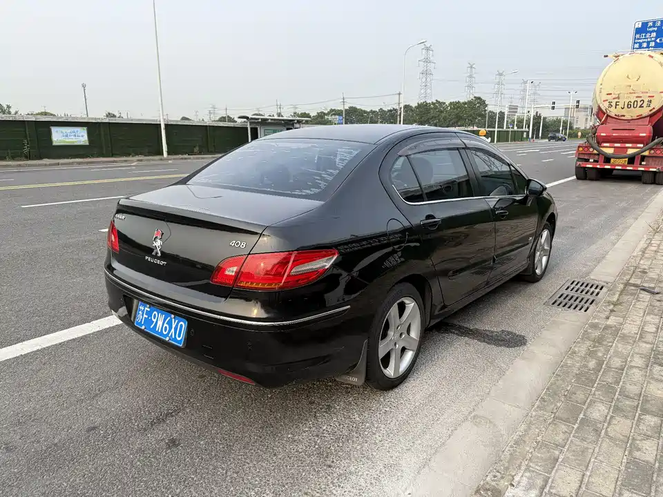 Peugeot 408
