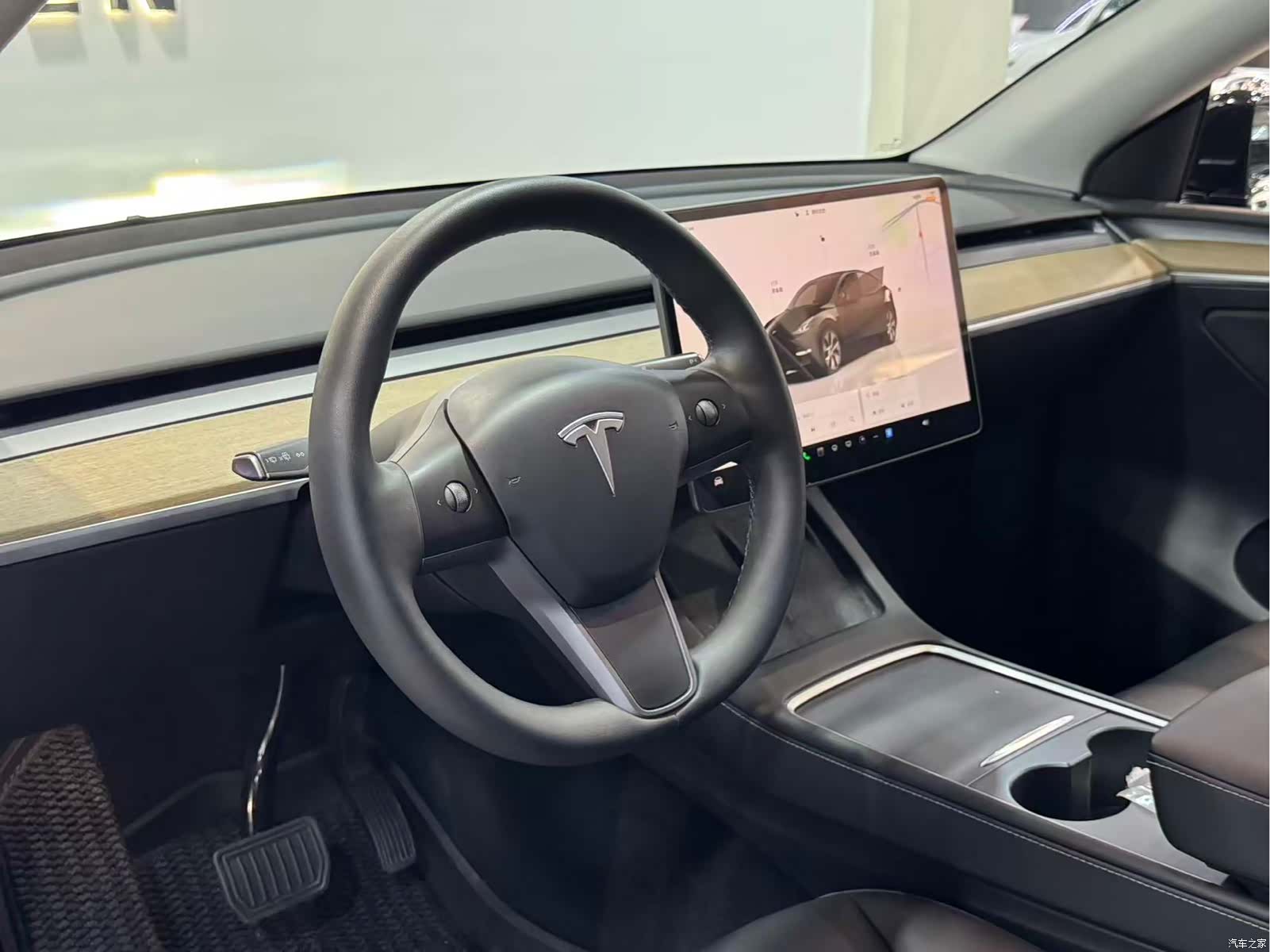 Tesla Model Y, 2023 9
