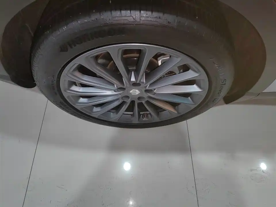 Leapmotor C11