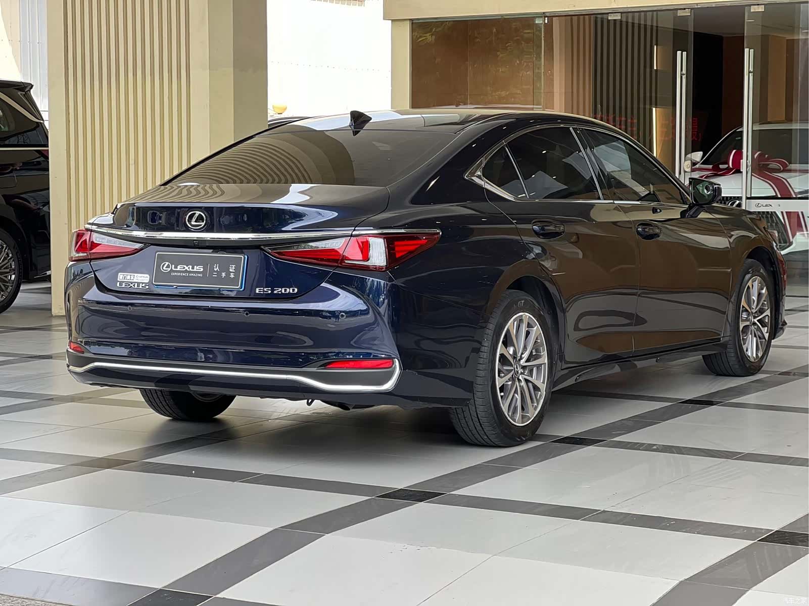 Lexus ES, 2022 все фото