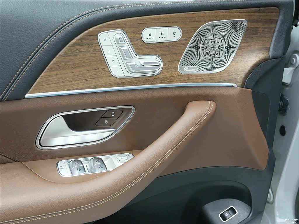 Mercedes-Benz GLE, 2024 15