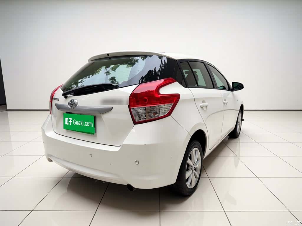 Toyota YARiS L, 2015 4