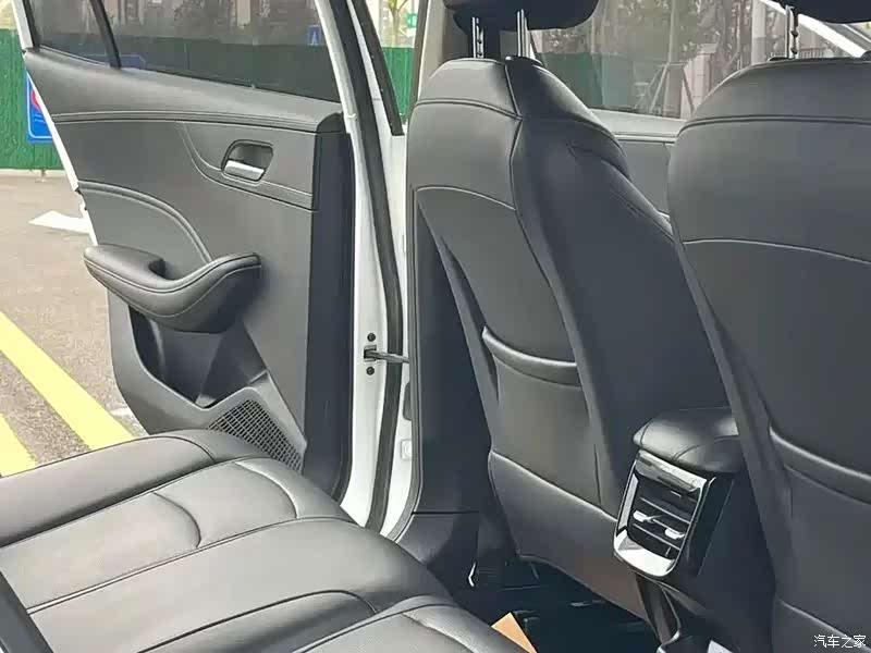 Roewe i5, 2025 8