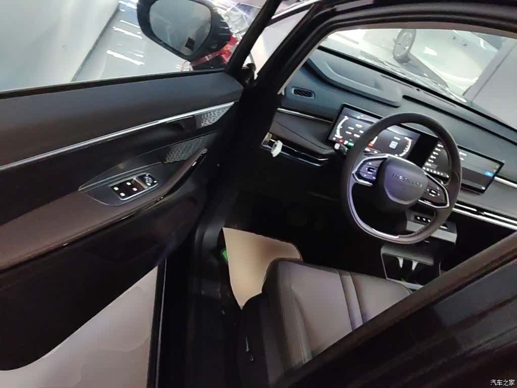 Maxus 7, 2025 16