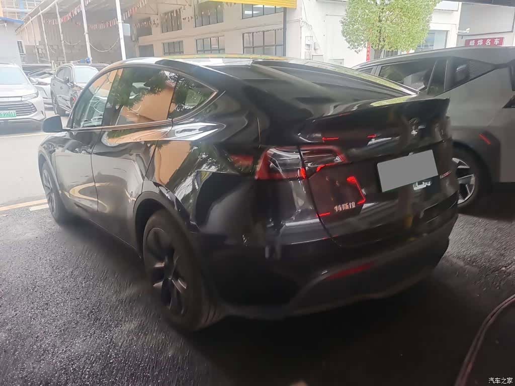 Tesla Model Y, 2024 9