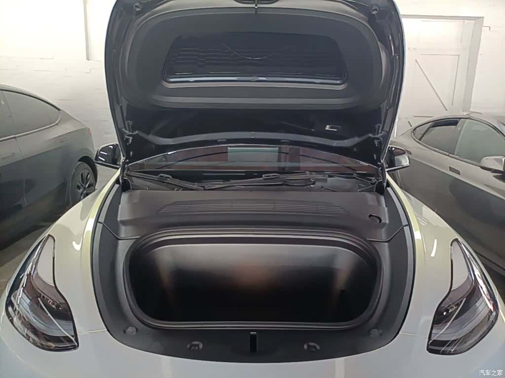 Tesla Model Y, 2024 20