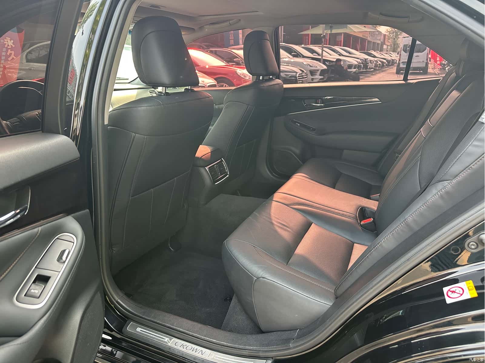 Toyota Crown, 2017 10