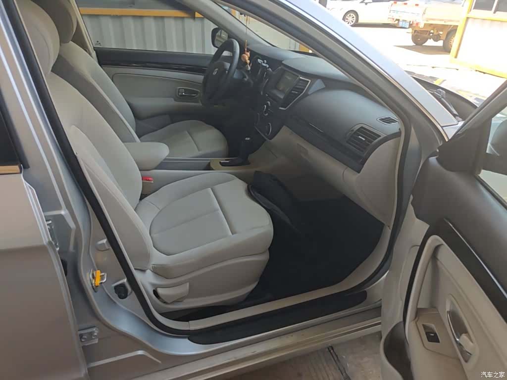 DongFeng A60, 2016 25