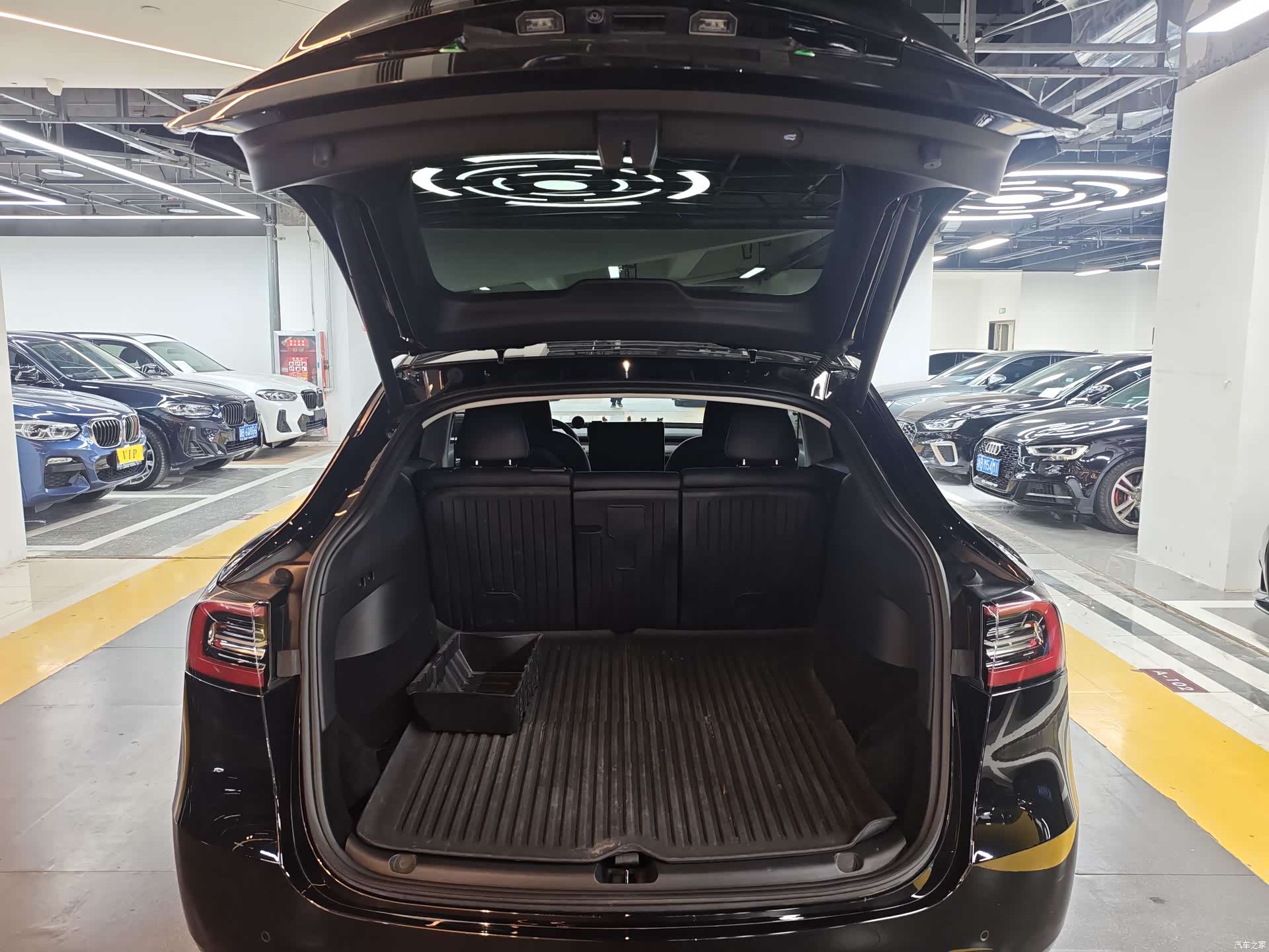 Tesla Model Y, 2023 11
