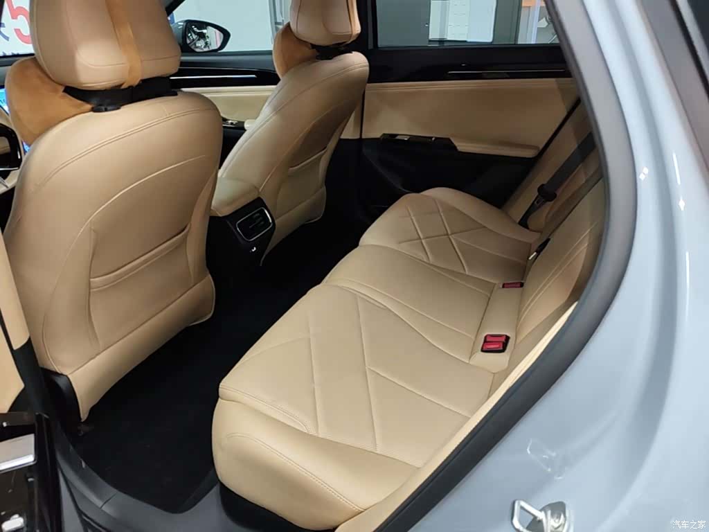 Geely Galaxy L6, 2024 17