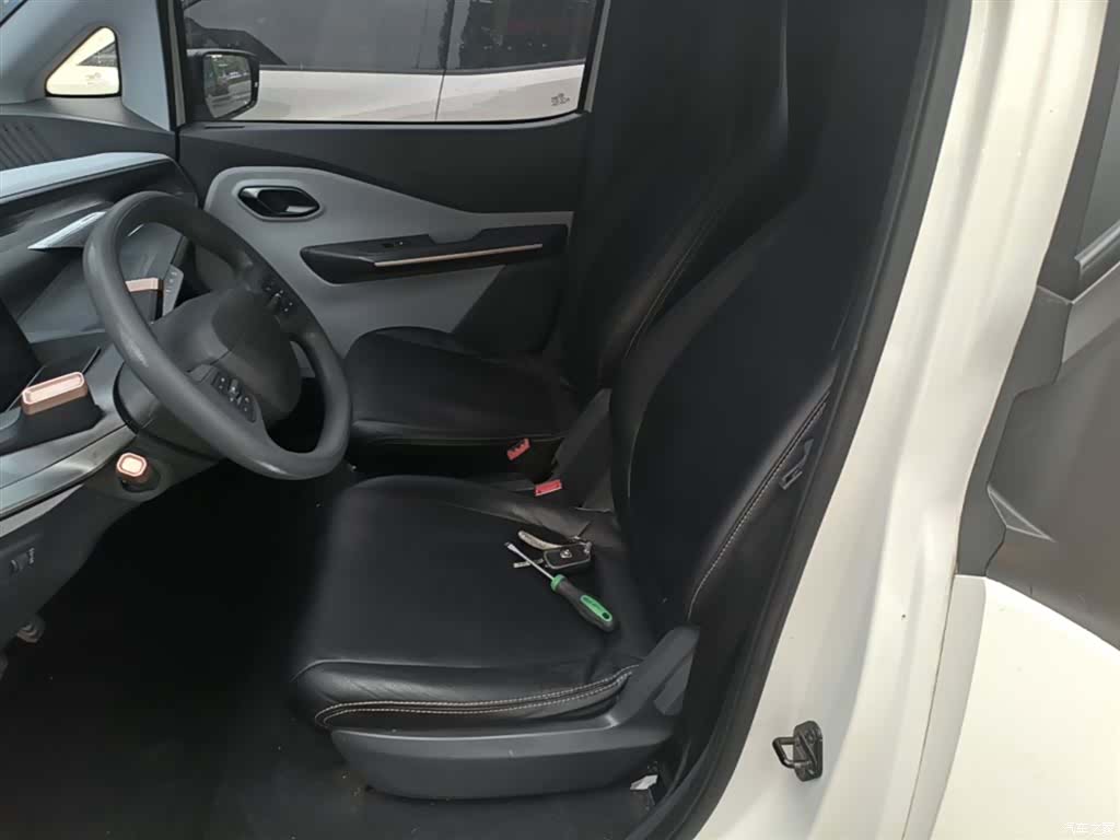 Wuling E200, 2019 17