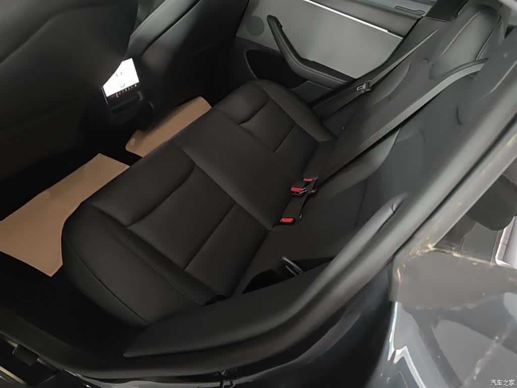 Tesla Model 3, 2026 17