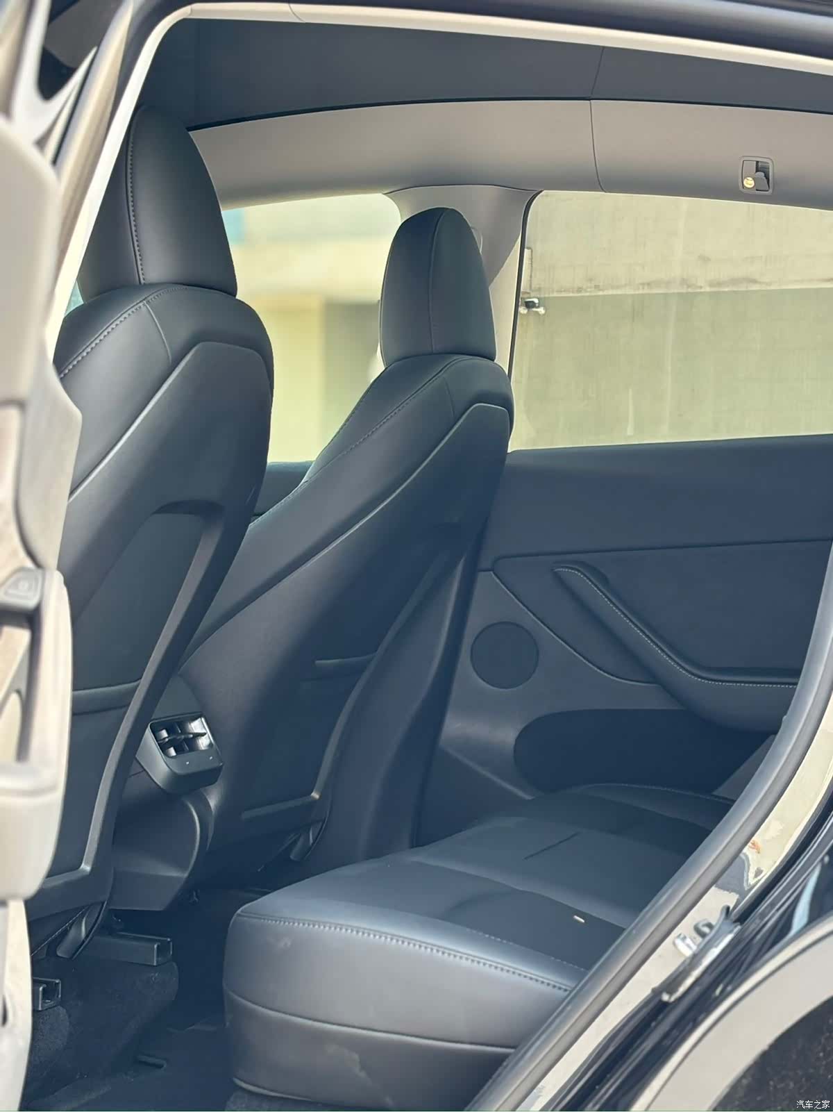 Tesla Model Y, 2024 6