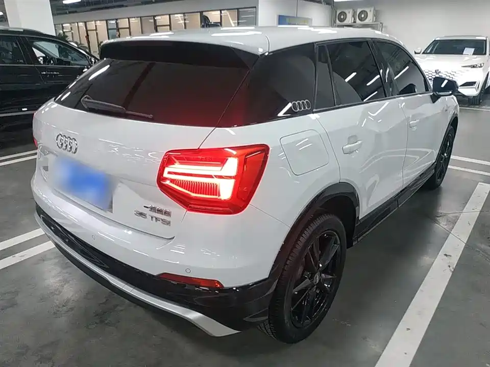 Audi Q2L