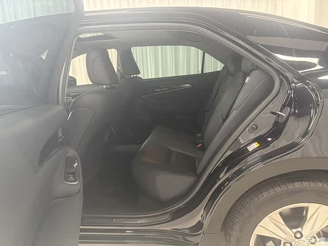 Toyota Crown, 2016 9