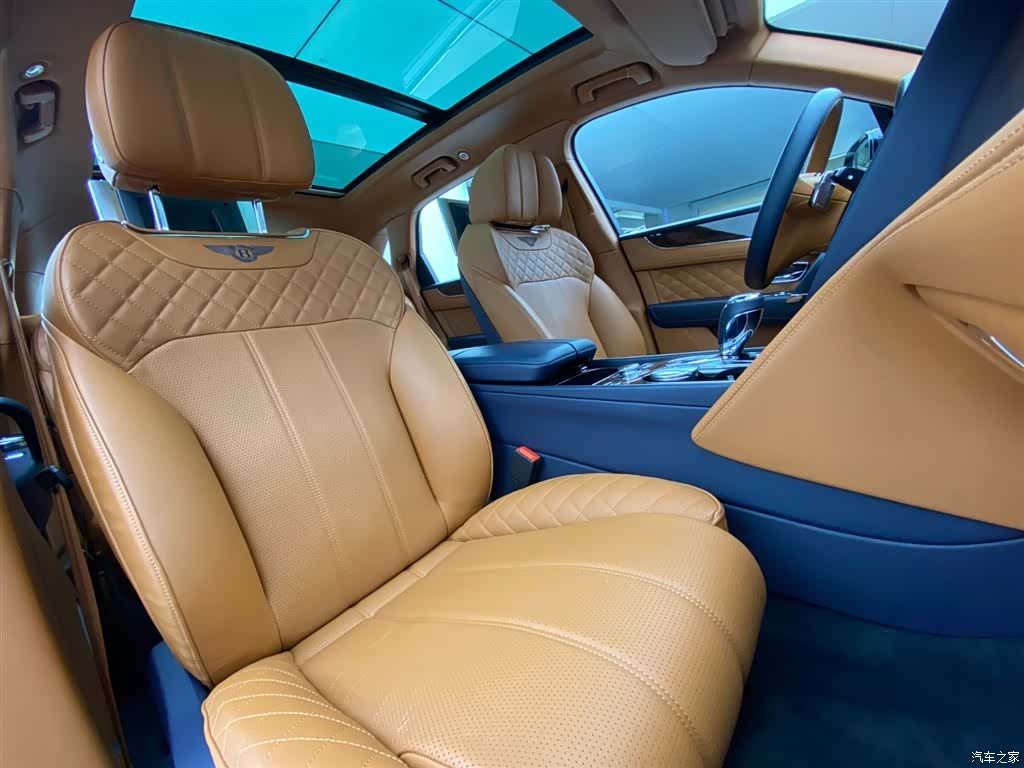 Bentley Bentayga, 2018 10