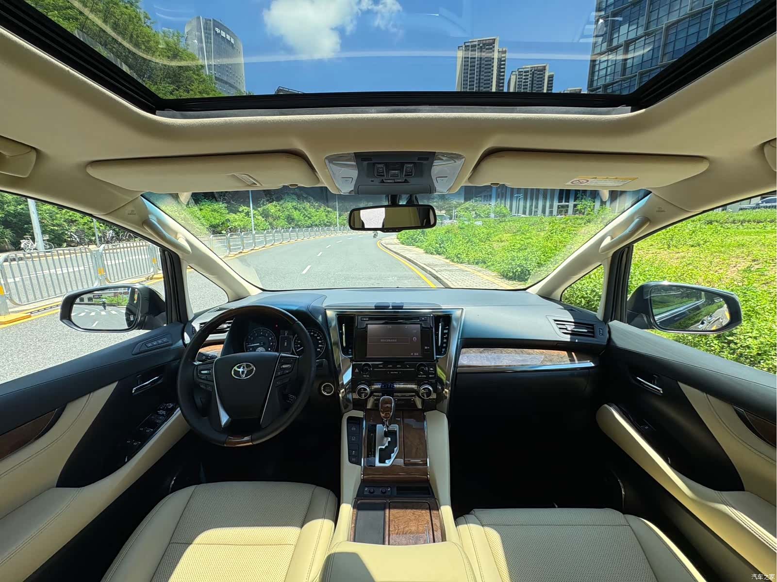 Toyota Alphard, 2018 11