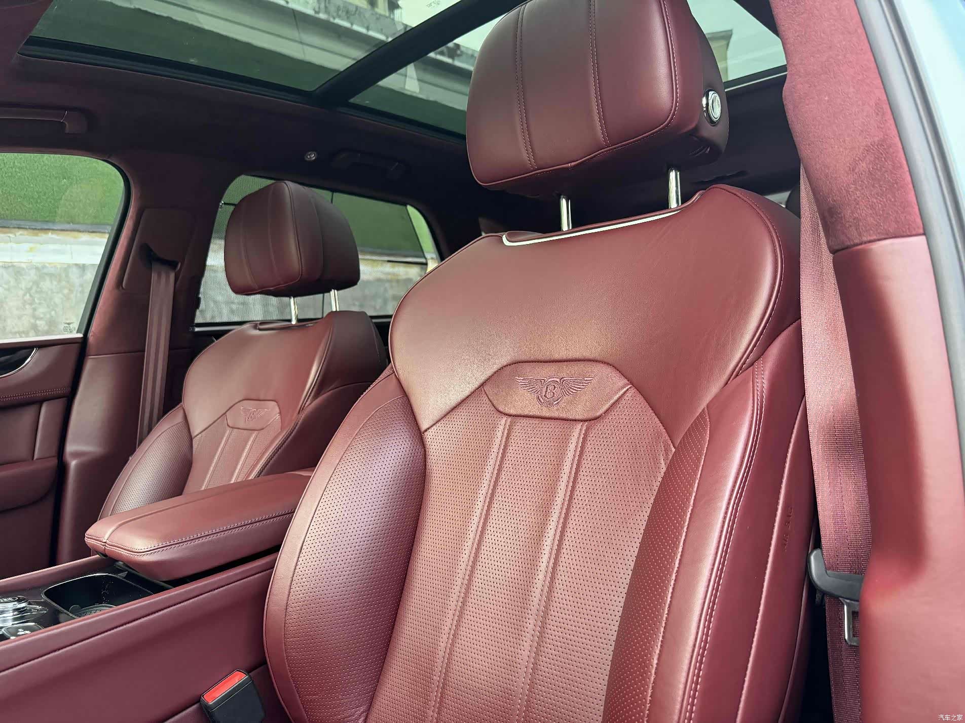 Bentley Bentayga, 2021 8