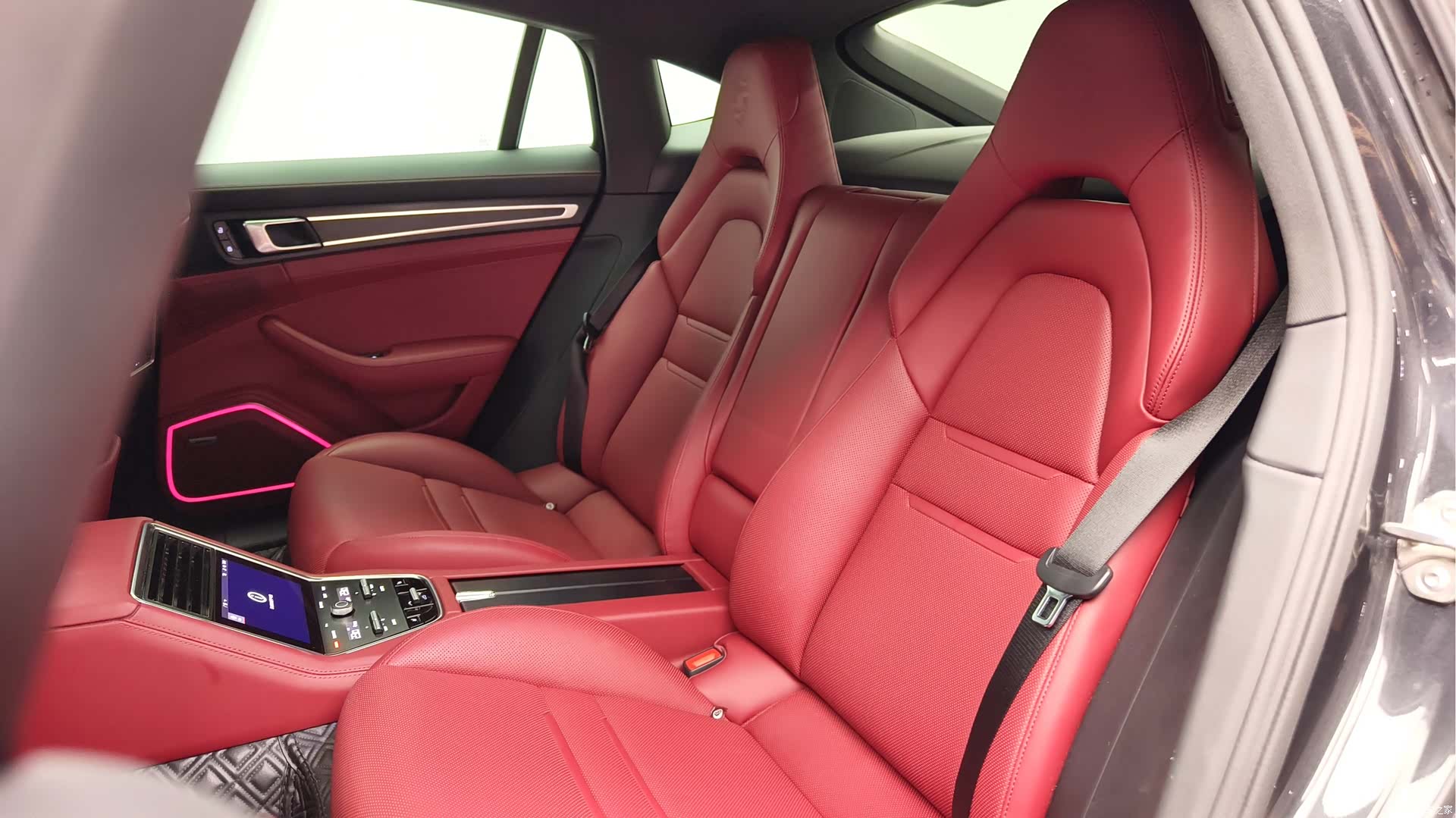 Porsche Panamera, 2022 9