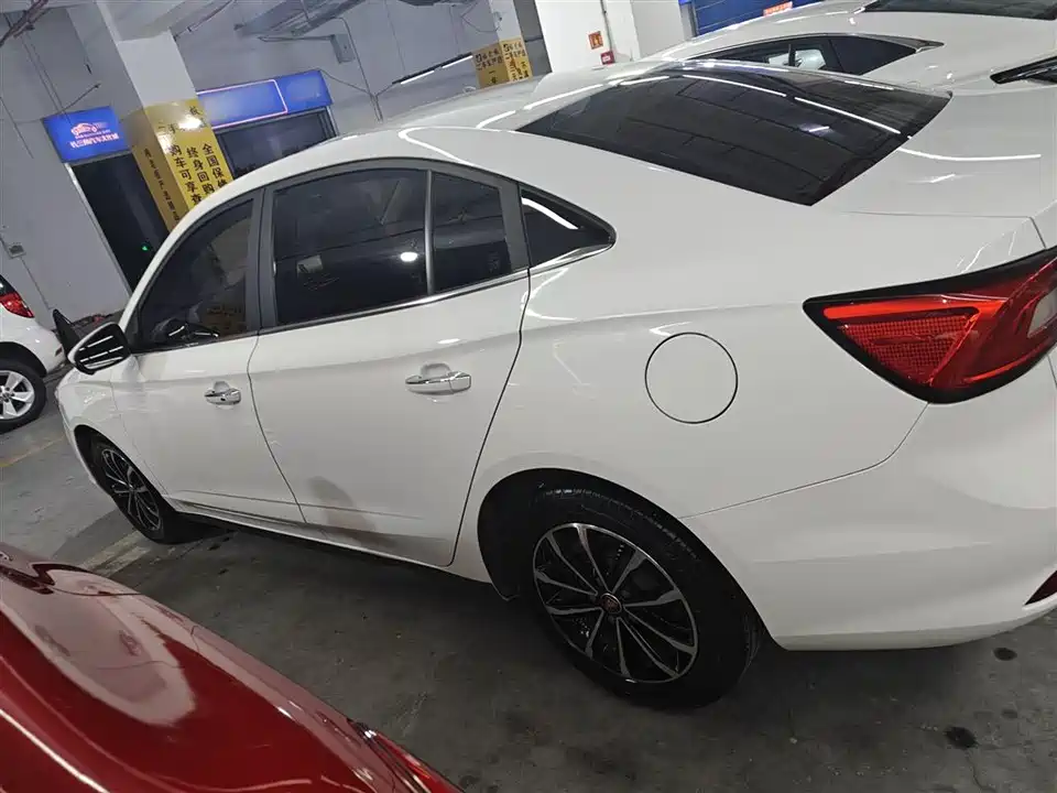 Roewe i5